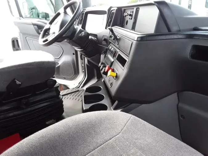 2019 NAVISTAR INTERNATIONAL LT625 DAYCAB T/A