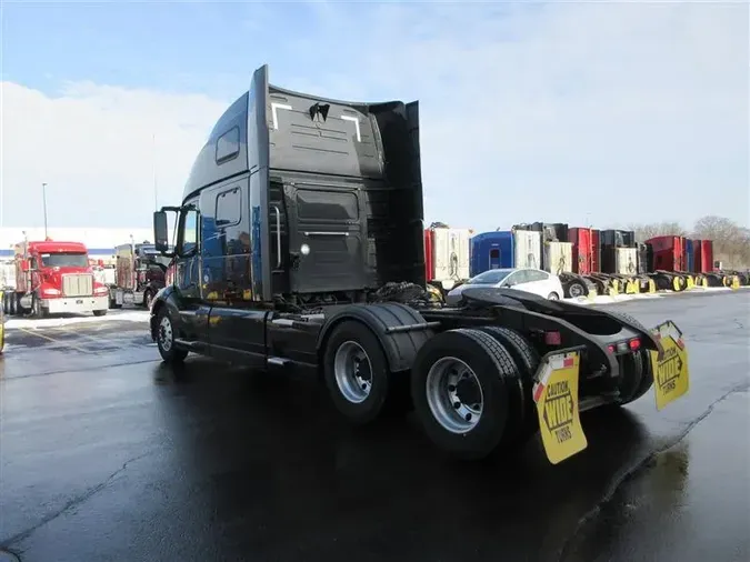 2022 VOLVO VNL860