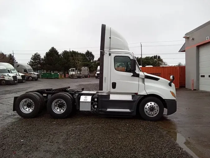 2019 Freightliner Cascadia 126