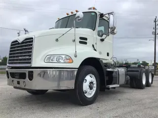 2016 MACK CXU613