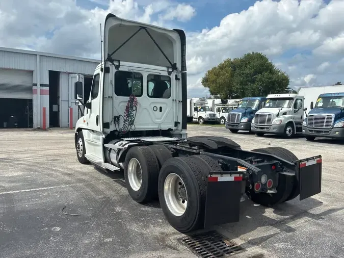 2020 FREIGHTLINER/MERCEDES CASCADIA 125