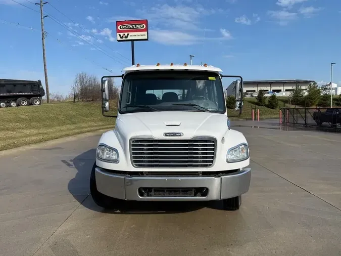 2018 Freightliner M2 106
