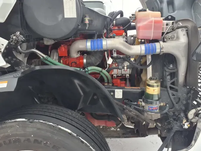 2019 VOLVO VNL64T-300