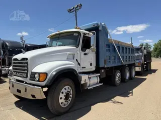 2002 MACK GRANITE CV513