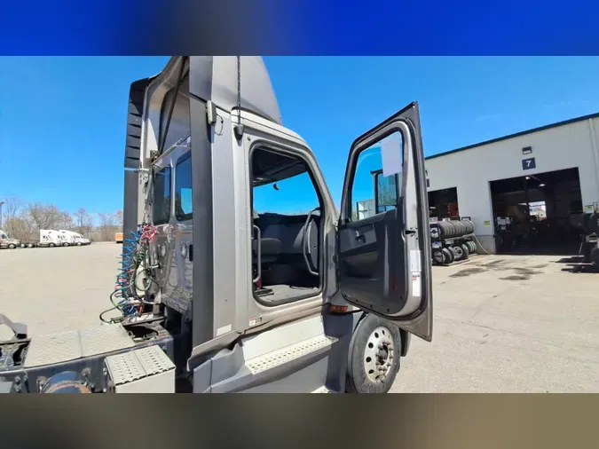 2020 Freightliner Cascadia 126