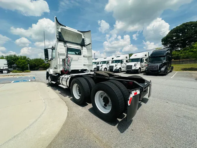 2018 Volvo VNL64T300