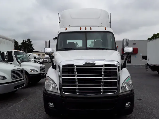 2016 FREIGHTLINER/MERCEDES CASCADIA 113