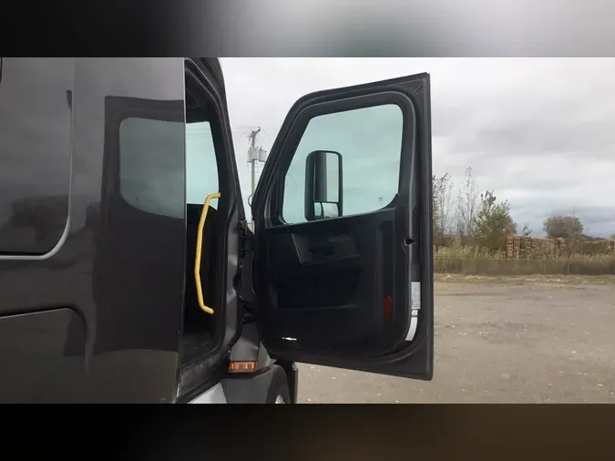 2023 Freightliner Cascadia 126