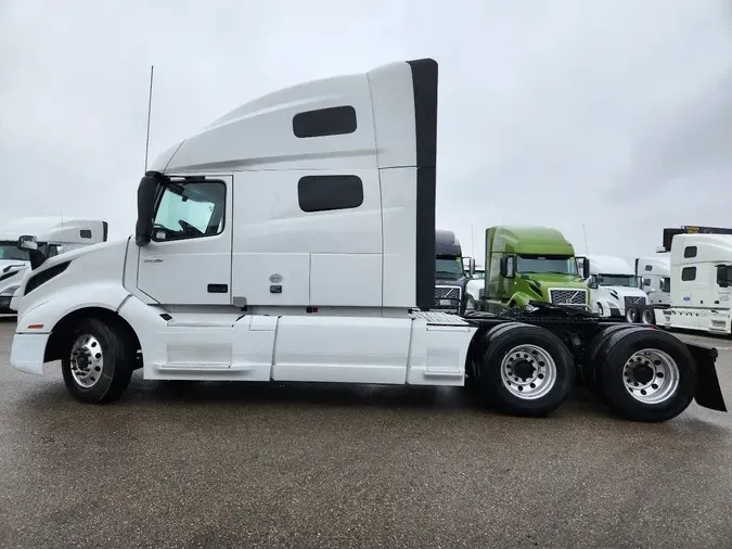 2021 VOLVO VNL64T760