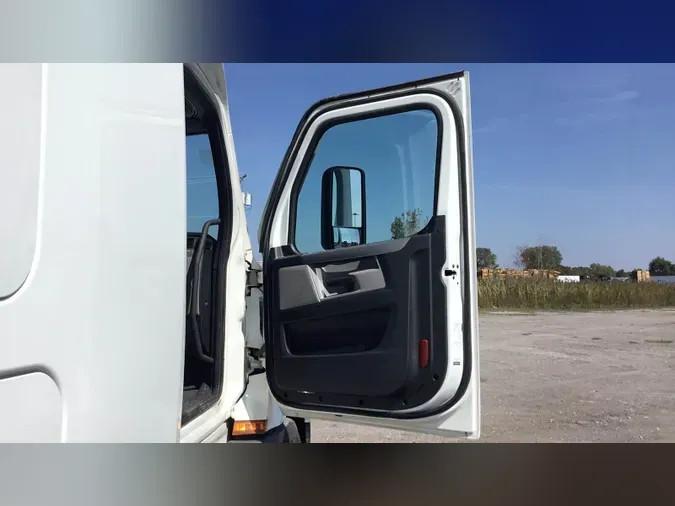 2021 Freightliner Cascadia 126