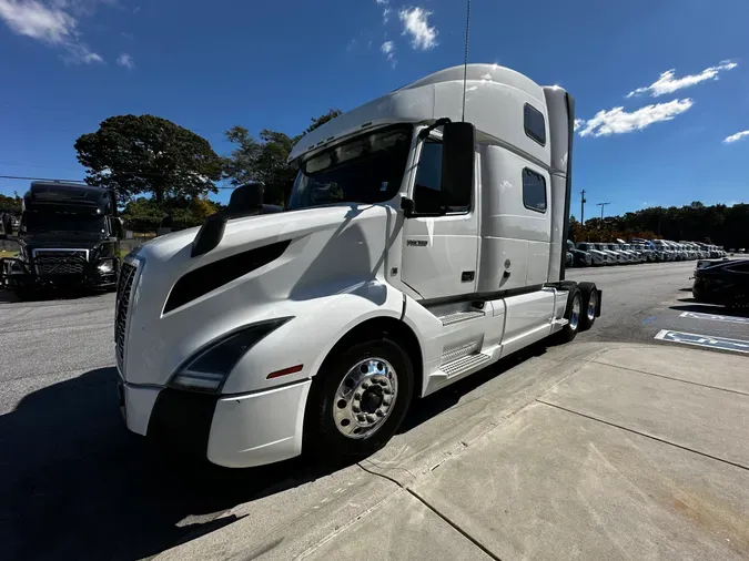 2022 Volvo VNL64T860