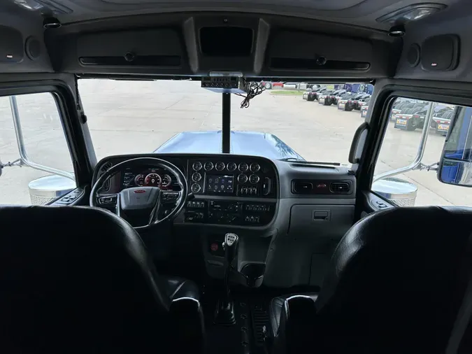 2023 Peterbilt 389