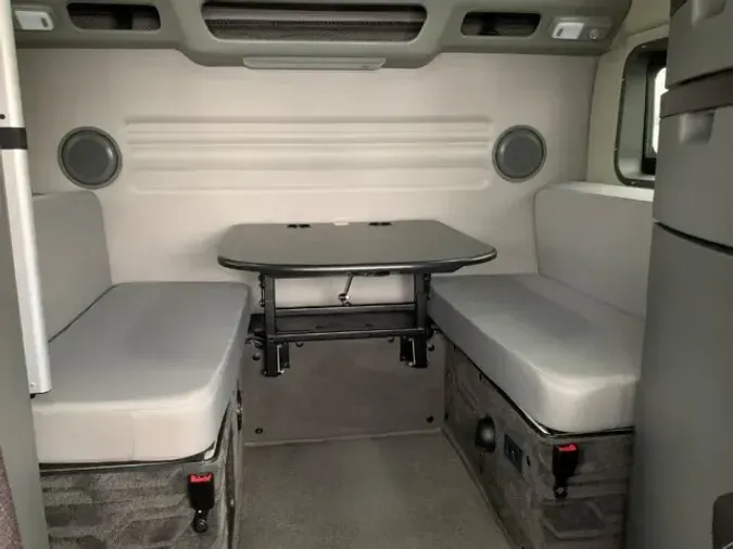 2021 Volvo VNL64T860