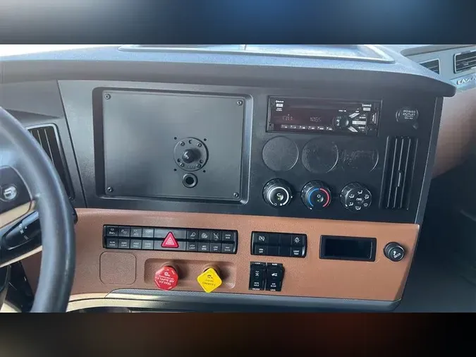 2021 FREIGHTLINER CA126