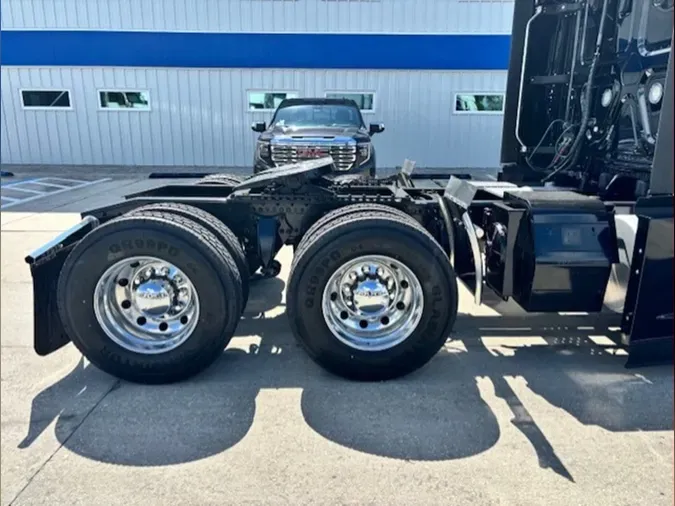 2022 FREIGHTLINER CASCADIA 126