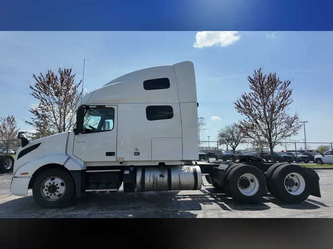 2019 VOLVO VNL64T760