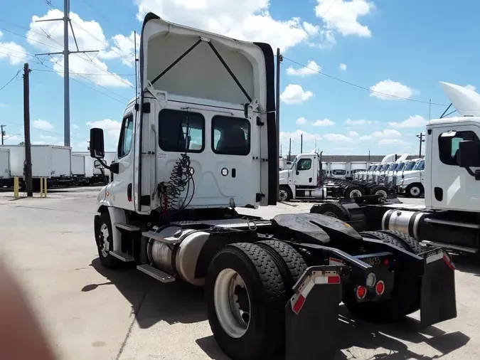2019 FREIGHTLINER CASCADIA 113