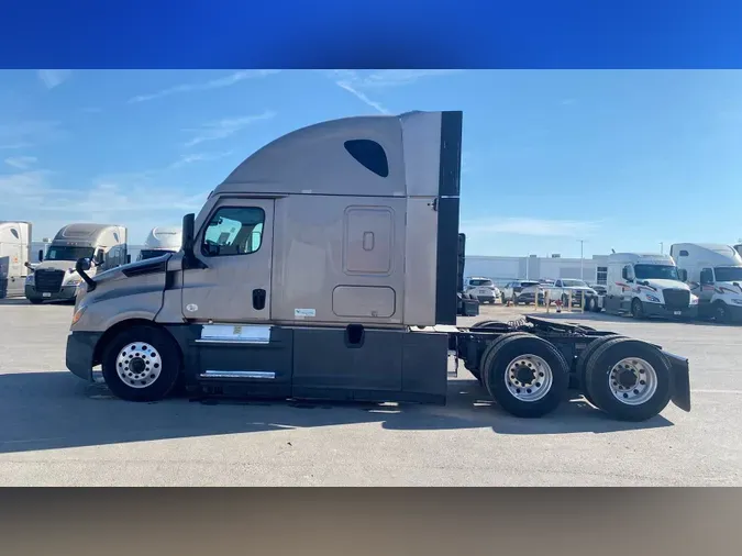 2023 Freightliner Cascadia 126