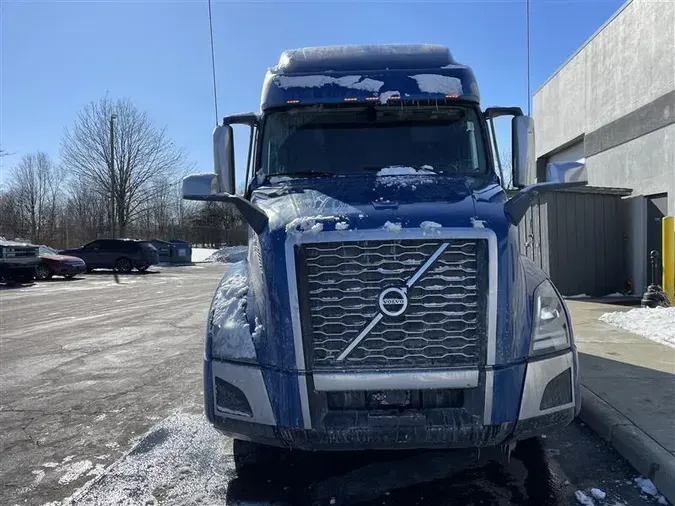 2021 VOLVO VNL760