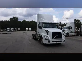 2017 Volvo VNL300