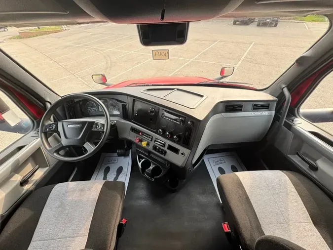 2022 FREIGHTLINER Cascadia 126