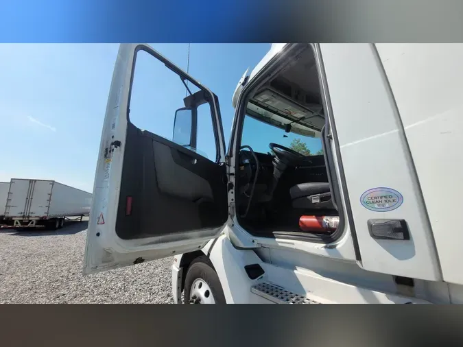 2018 Volvo VNL300