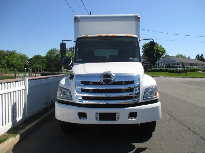 2017 HINO 338