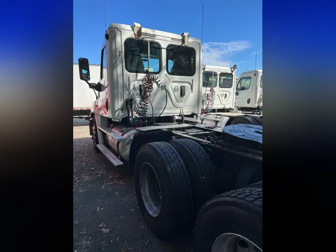 2017 FREIGHTLINER/MERCEDES CASCADIA 125