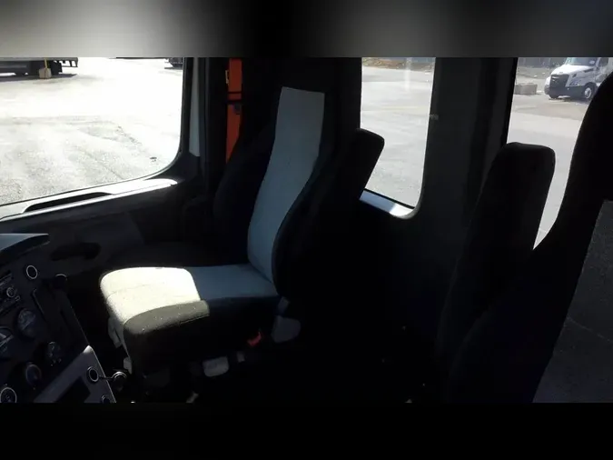 2020 Freightliner Cascadia 12636f754b24e2cd8fec2e3e2ada665a4be