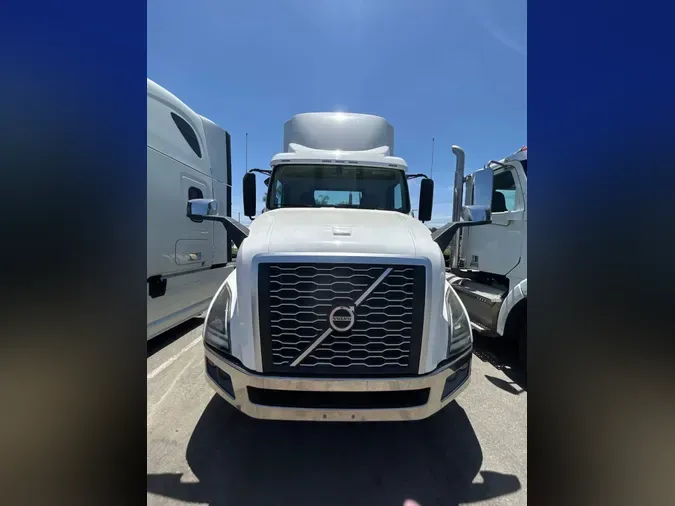 2019 VOLVO VNL64T-300