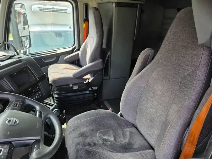 2019 VOLVO VNR64T-640