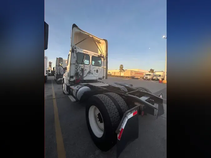 2017 FREIGHTLINER/MERCEDES CASCADIA 113