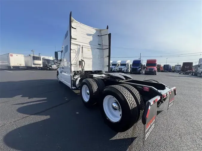 2019 VOLVO VNL760