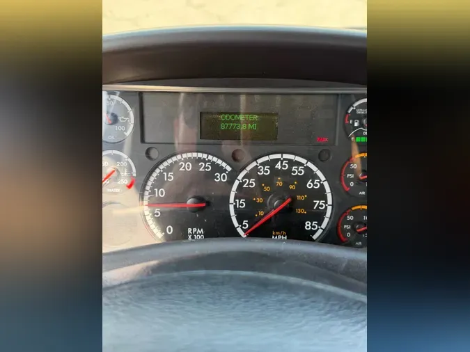 2017 FREIGHTLINER/MERCEDES M2 106
