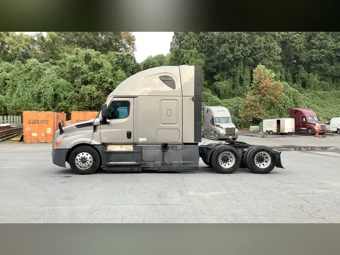 2021 Freightliner Cascadia 126
