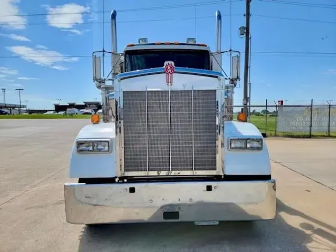 2023 Kenworth W900