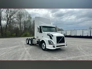 2015 Volvo VNL300