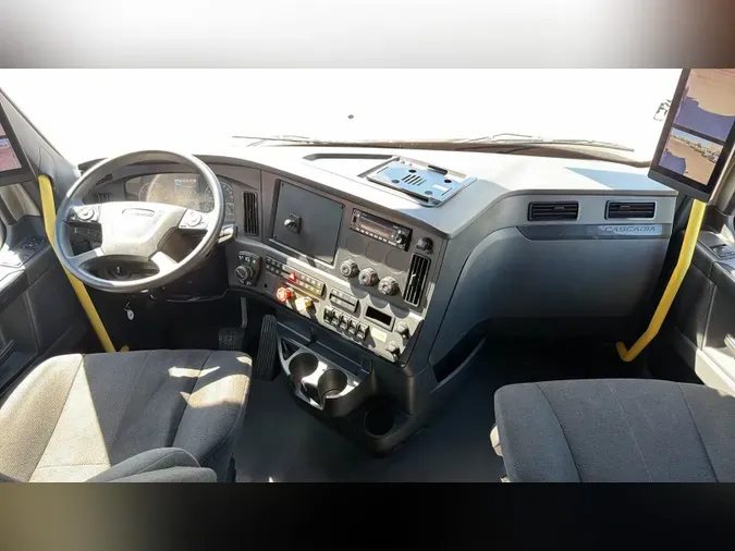 2025 Freightliner Cascadia 1263702a4e44d7190a5a1a89163322604ac
