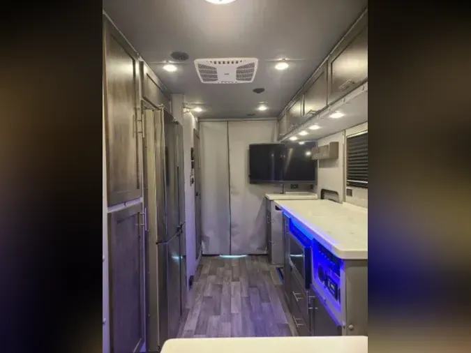 2024 Kenworth T880