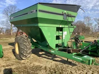 2005 Parker 710 grain cart