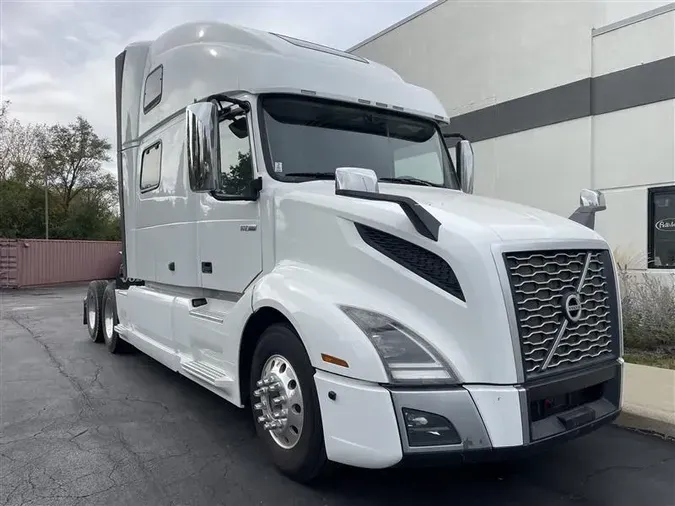 2020 VOLVO VNL860