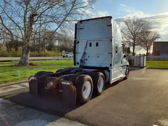 2017 FREIGHTLINER/MERCEDES CASCADIA 125