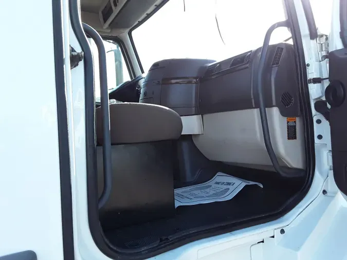 2016 VOLVO VNL64TRACTOR