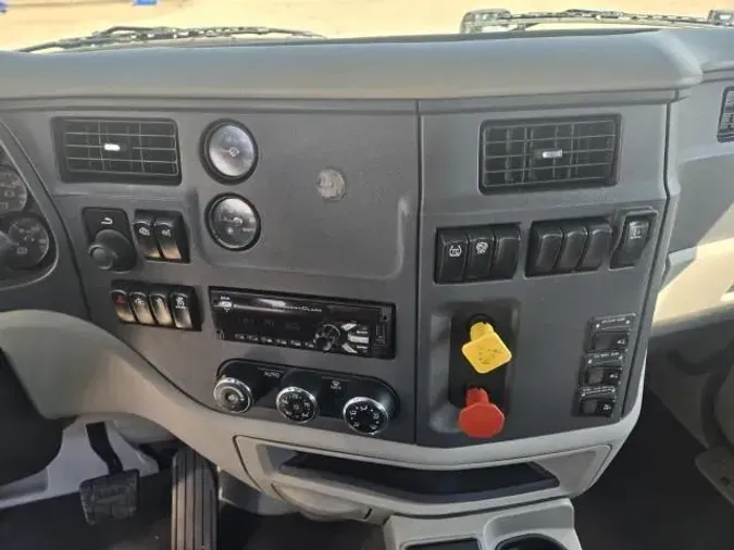 2018 Peterbilt 5793711b9b810a141e1b43646a4aa24106d