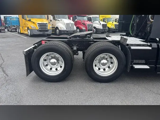 2020 VOLVO VNL860