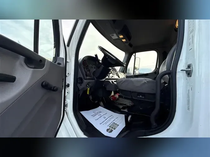2019 FREIGHTLINER M2-106