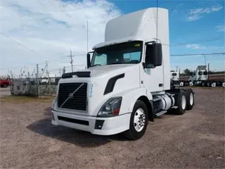 2010 Volvo VNL42300