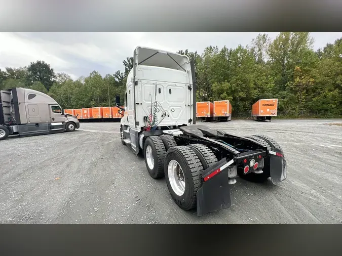 2022 Freightliner Cascadia 126