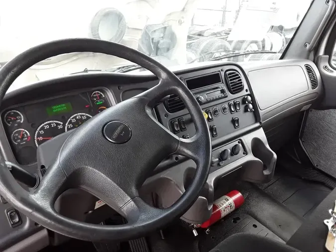 2016 FREIGHTLINER/MERCEDES M2 106