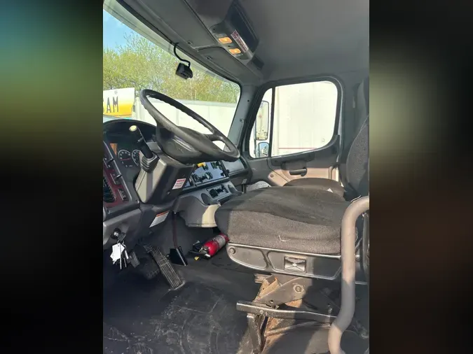 2016 FREIGHTLINER/MERCEDES M2 106
